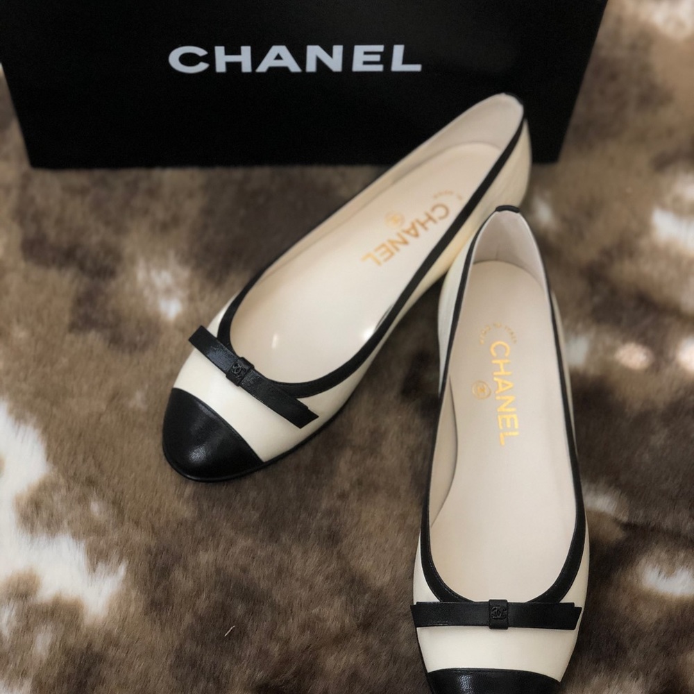 CHANEL FLATS
